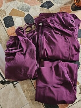BuffBunny Women's Activewear Set in Burgundy
